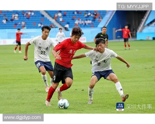深圳足球队实力强劲荣登全国第四名引发关注与期待 深圳足球队实力强劲荣登全国第四名引发关注与期待