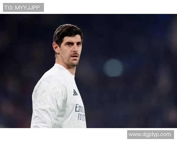 荷兰足球明星在世界杯赛场上的辉煌历程与精彩瞬间回顾