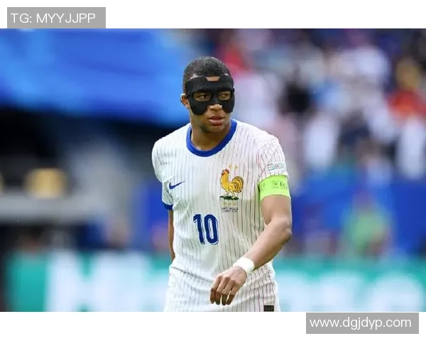 黑人足球明星面具形象探秘展现运动与文化的完美结合 黑人足球明星面具形象探秘展现运动与文化的完美结合